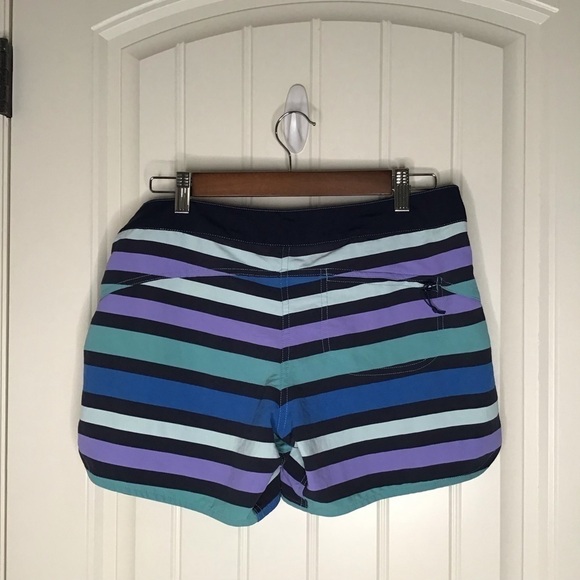 Patagonia Wavefarer Boardshorts in Water Ribbons Dam Blue. - Picture 6 of 12